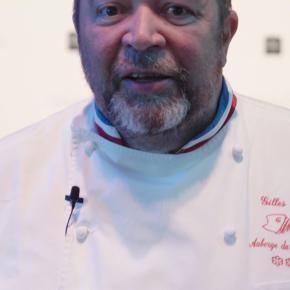 ✨ Rencontrez le chef Gilles Goujon, une véritable légende de la cuisine française ! 🍽️👨‍🍳 Depuis ses débuts, ce chef triple étoilé, meilleur ouvrier de France, Table d’Exception @logishotels et dans le Groupe depuis 23 ans n'a cessé de décrocher les étoiles, laissant son empreinte dans le monde de la gastronomie. 🌟🌟🌟 Son restaurant niché au cœur des Corbières est aujourd'hui reconnu parmi les meilleures tables gastronomiques du monde, une destination incontournable pour les amateurs de cuisine raffinée. Lors de notre soirée de Gala à Monaco, le chef Gilles Goujon a dévoilé son dessert signature, une création exceptionnelle élaborée avec son équipe. Un moment magique où la passion et la créativité culinaires ont fusionné pour ravir les papilles de tous les invités. 🍋✨ Mais ce qui rend ce chef encore plus remarquable, c'est sa volonté de transmettre son savoir-faire à la nouvelle génération. Avec ses deux fils, Axel, pâtissier talentueux, et Enzo, son bras droit en cuisine, Gilles Goujon continue à les former avec l'œil avisé du père et du chef. Une véritable transmission de passion et d'excellence culinaire de génération en génération. 👨‍👦‍👦❤️ @gilles_goujon incarne l'essence même de la persévérance, du talent et de la passion. Ses rêves sont devenus une réalité, et il continue de briller dans l'univers de la cuisine. Nous sommes honorés d'avoir pu partager un moment avec cet homme passionné, qui a su captiver nos cœurs et nos palais. 🙌✨ #chef #gastronomie #passionculinaire #transmission #étoilémichelin #meilleurouvrierdefrance #dessertsignature #artculinaire #héritageculinaire #tableexception